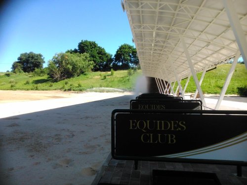 DRIVING RANGE LISNYKY GOLF & VILLAS KIJEV - výstavba ihriska a greenkeeping