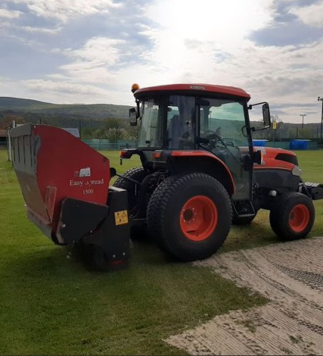 Pieskovanie- topdressing