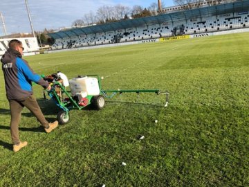 POSTREK KVAPALÝMI HNOJIVA A PESTICÍDMI