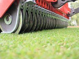 VÝSEV TRÁVNEJ PLOCHY